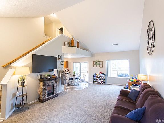 3rd image of 11 Worthington Dr