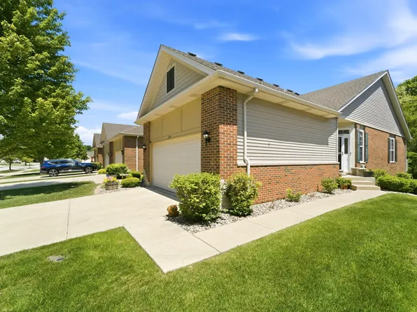 8745 Forest Glen Ct, Saint John, IN 46373