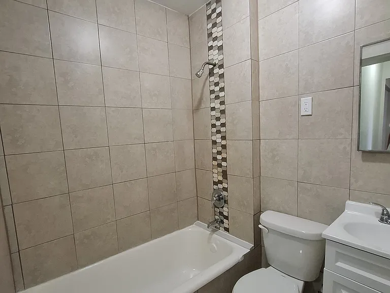 220 Roseville Ave #304 — Photo 10