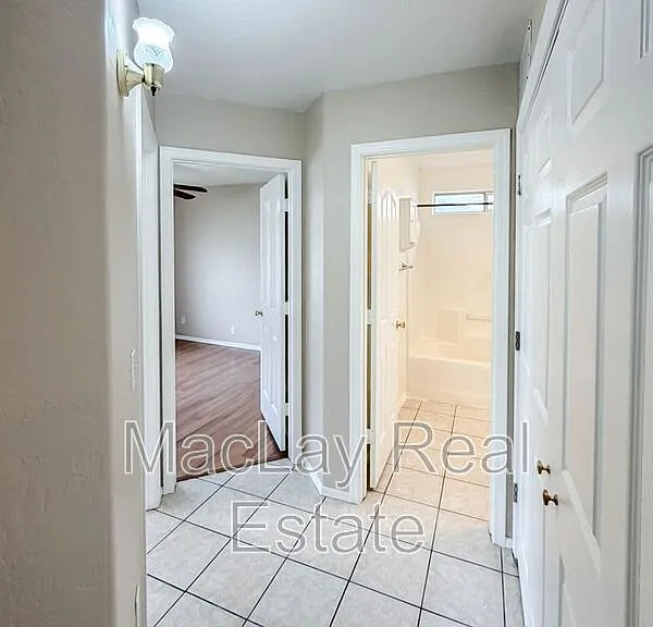 2863 E Oakland Ct — Photo 10