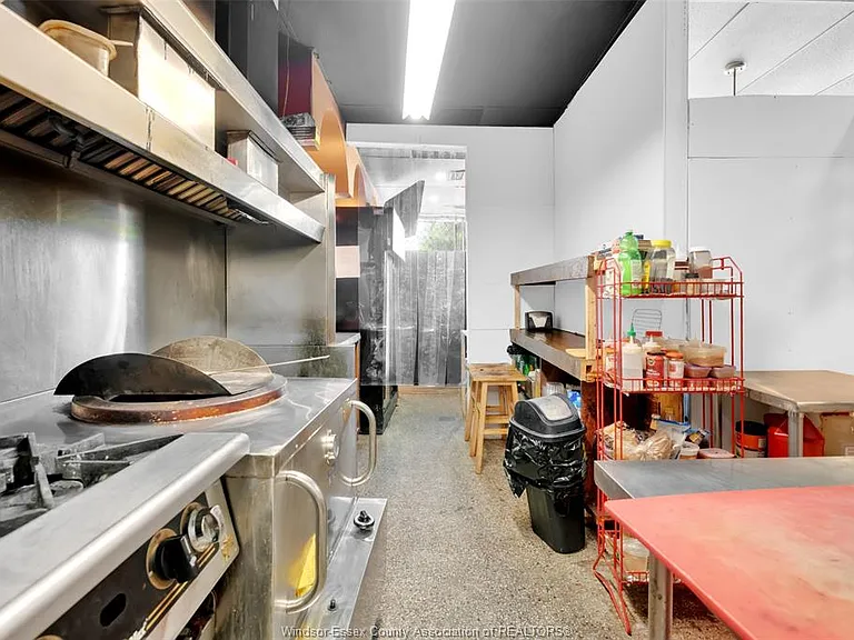 900 Ottawa St — Photo 12
