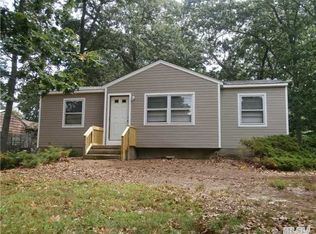 74 Shade Tree Ln, Riverhead, NY 11901