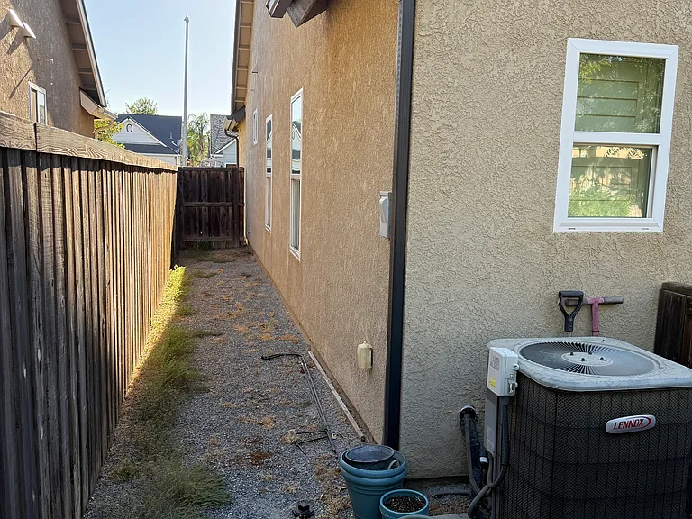 3156 N Arroyo Ave — Photo 26