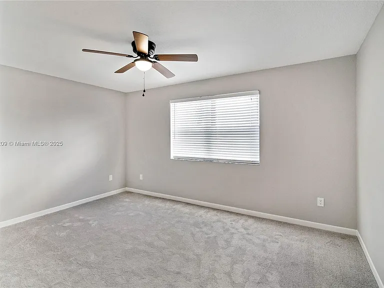 1197 Washington Cir #1197A — Photo 10
