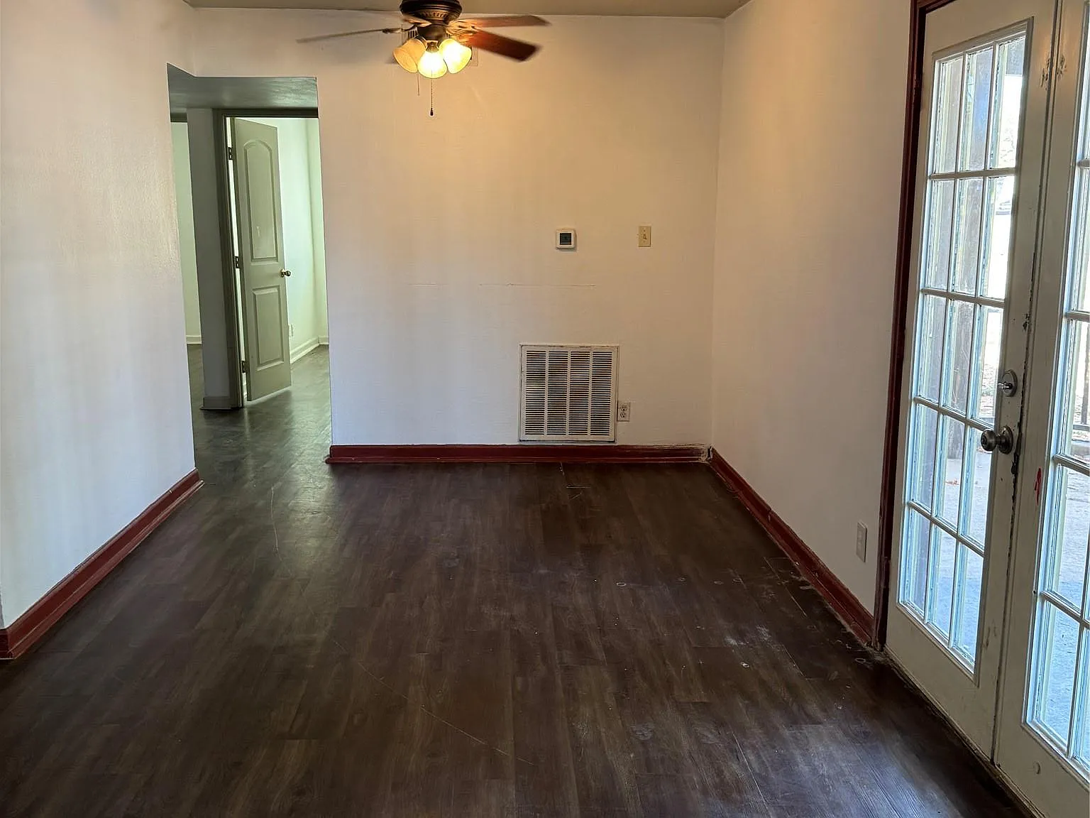 2 bed, 1.0 bath, 952 sqft, $1,200 — Photo 3