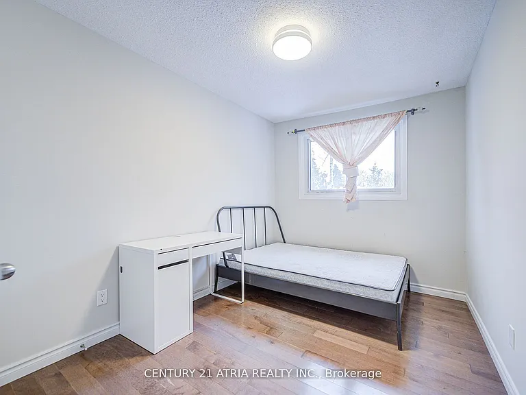 52 Applegate Cres — Photo 22