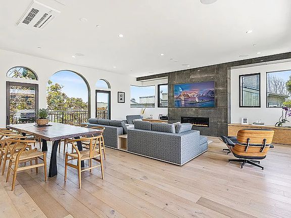 5th image of 636 Vincent Park Unit B