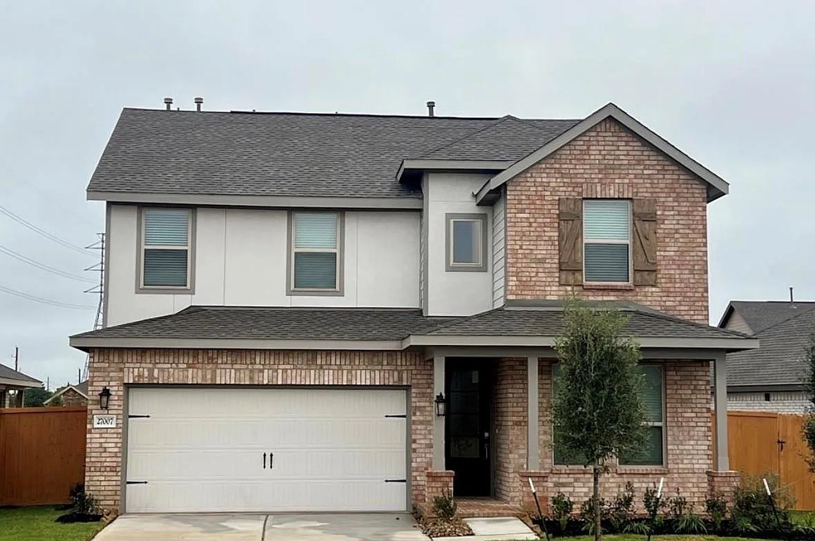 4 bed, 3.0 bath, 2427 sqft, $2,500 — Photo 1