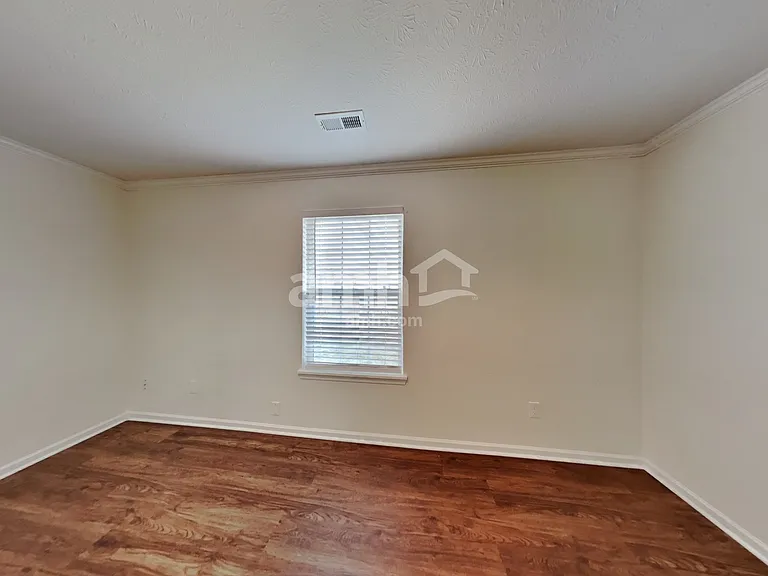 8284 Shattuck Dr — Photo 14