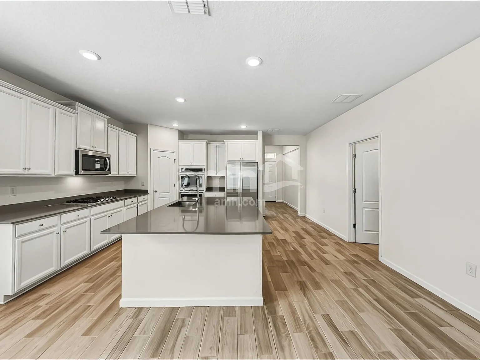 5 bed, 3.5 bath, 2663 sqft, $3,525 — Photo 4