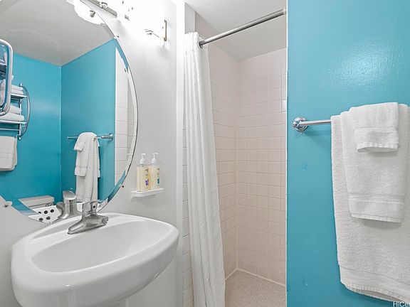 5th image of 444 Kanekapolei St #413