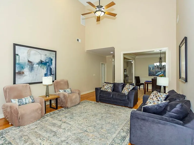 2107 Southbridge Ct — Photo 2