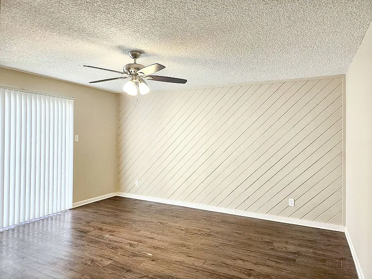 16635 Neumann Dr — Photo 7