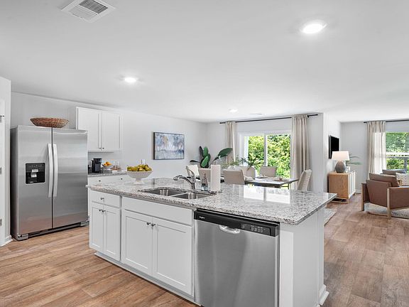 3rd image of 39 Pollen Dr