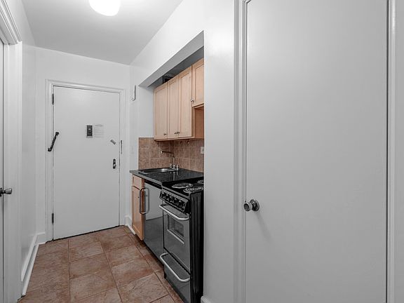 5th image of 307 E 44th St APT 403