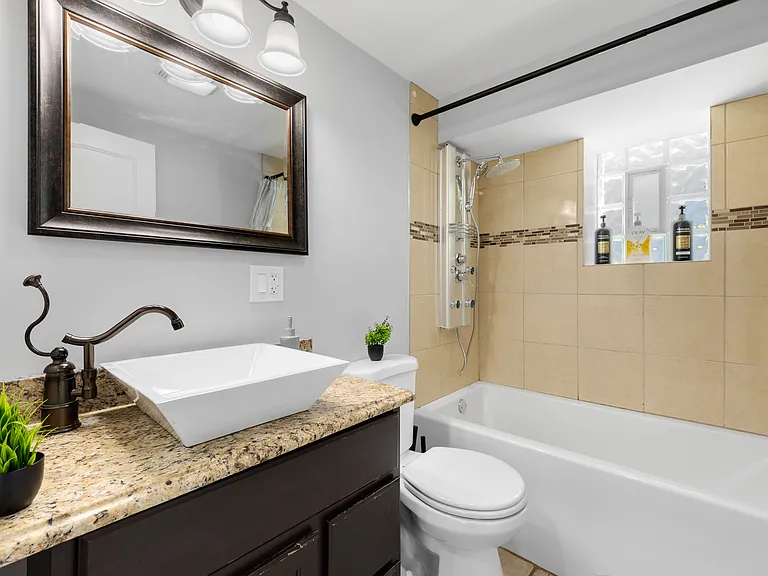 1513 Clinton Ave — Photo 37