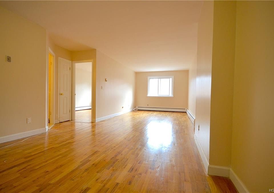 1st image of 946 Clarence Ave #1