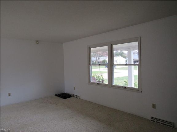 4th image of 2481 Saint Francis St