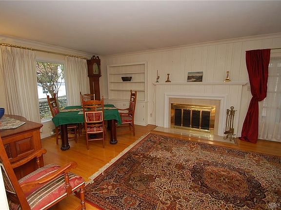 5th image of 1051 E Schantz Ave