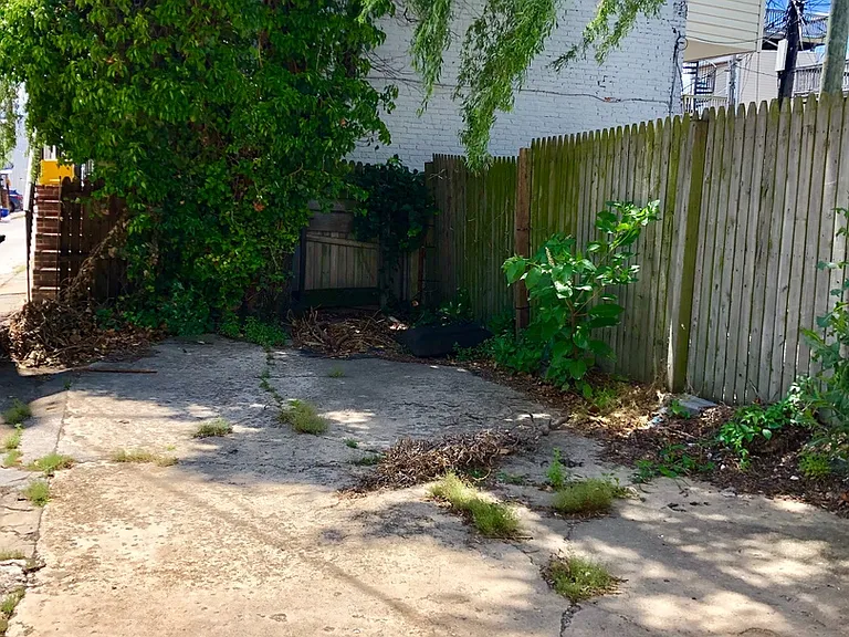 9 W Randall St — Photo 17