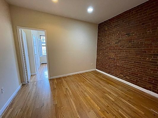 5th image of 390 Manhattan Ave #6