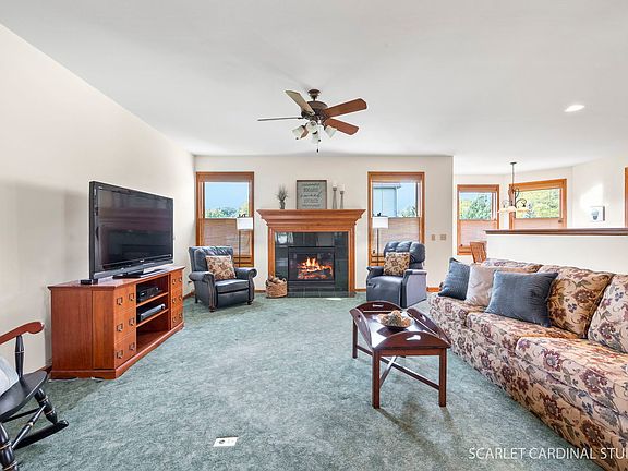 3rd image of 810 Campbell Dr