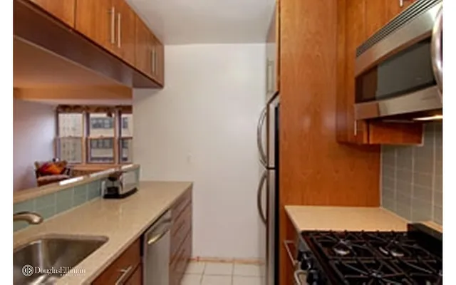 Rented by Douglas Elliman | media 15