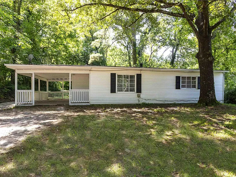 204 McCormick Ave — Photo 1