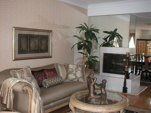 Living Room w/3-Sided FP