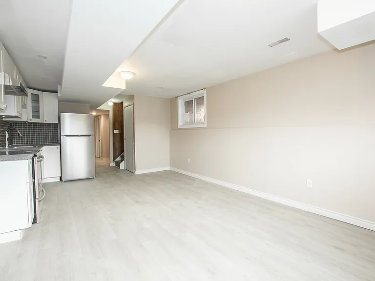 55 Marshall Ave — Photo 4