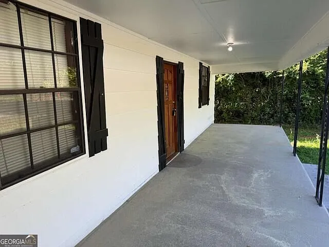 3 bed, 2.0 bath, 1800 sqft, $1,200 — Photo 2