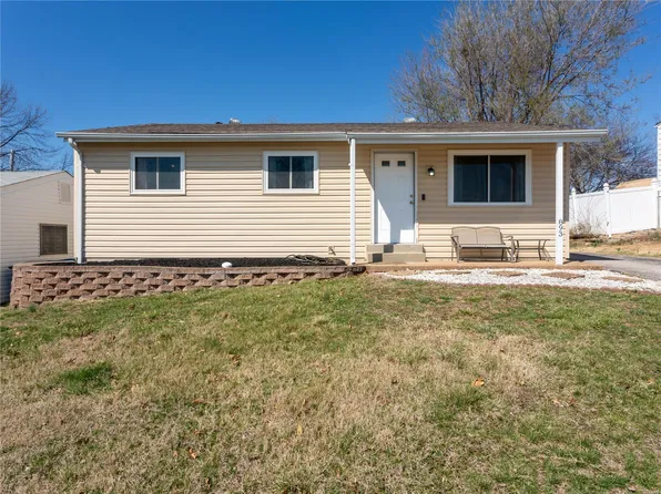 893 Sunset Dr, Arnold, MO 63010