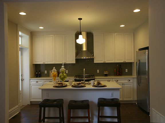 5th image of 3652 Hartford St