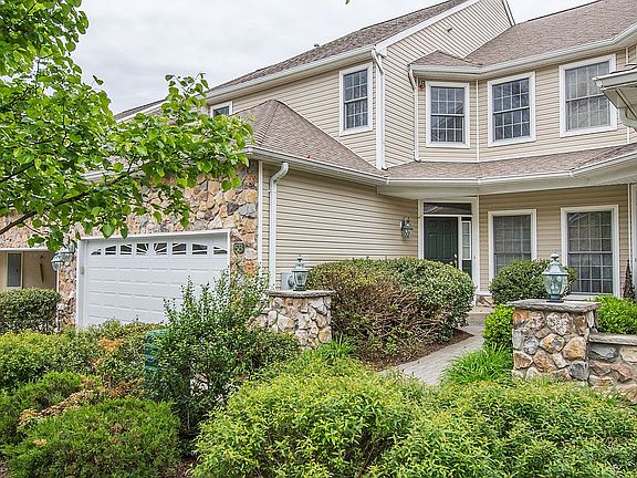 4th image of 58 Winged Foot Dr