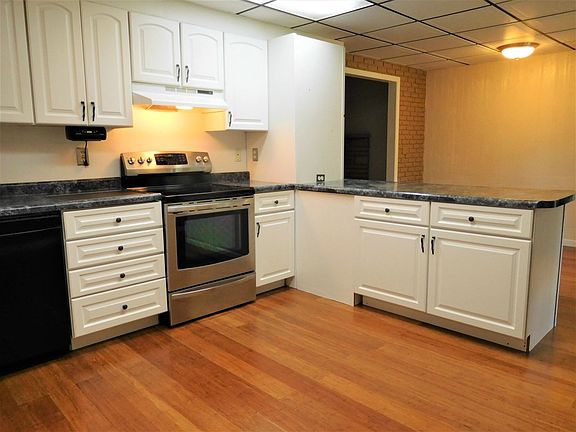 3rd image of 546 Wildwood Dr