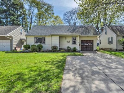 1372 Elmwood Ave SW, North Canton, OH, 44720