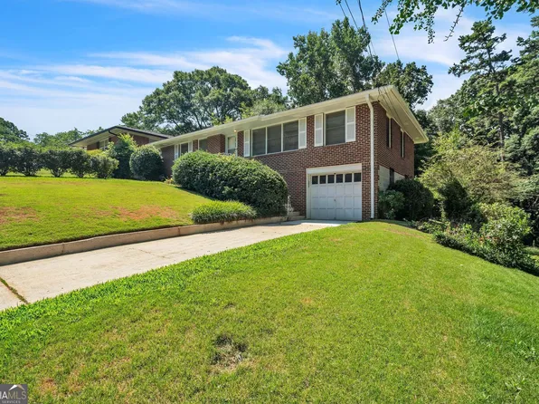 2048 Montrose Dr, East Pt, GA 30344