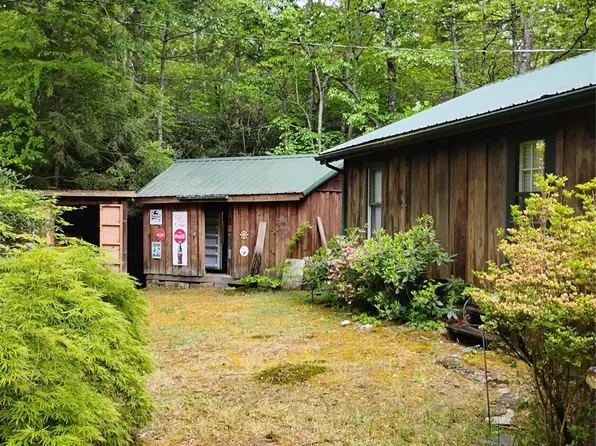 401 Shady Dr, Collettsville, NC 28611
