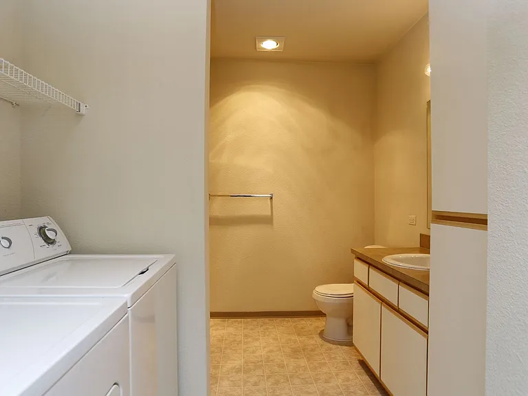 Bathroom/Laundry Bathroom/Laundry