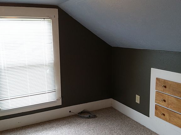 One upper room - River view