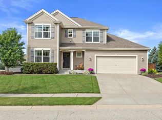 787 Autumn Ridge Ln, Hartford, WI 53027