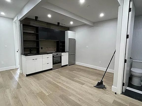 5th image of 727 Dekalb Ave APT 3A