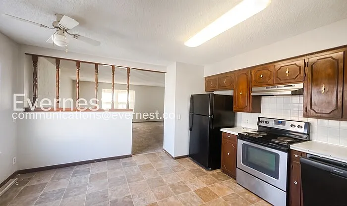 3 bed, 2.0 bath, 1881 sqft, $1,525 — Photo 4