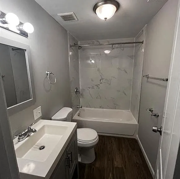 Skylark Point Apartments — Photo 10