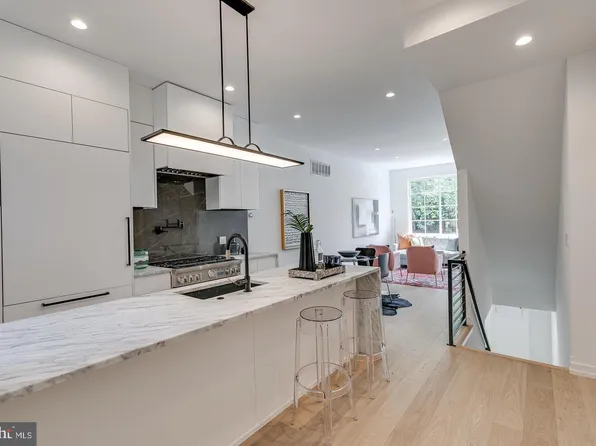 526 S 24th St, Philadelphia, PA 19146