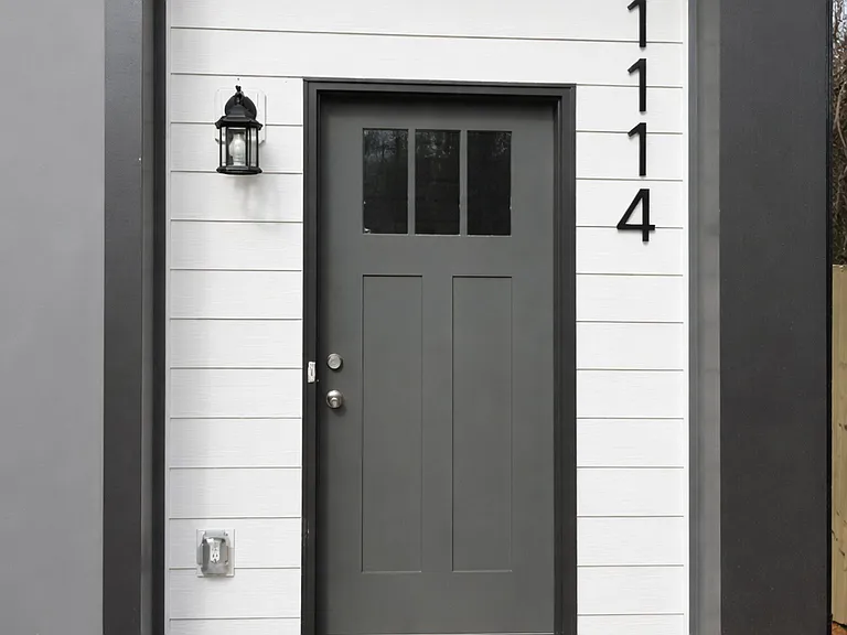 1114 Ivan Dr — Photo 2