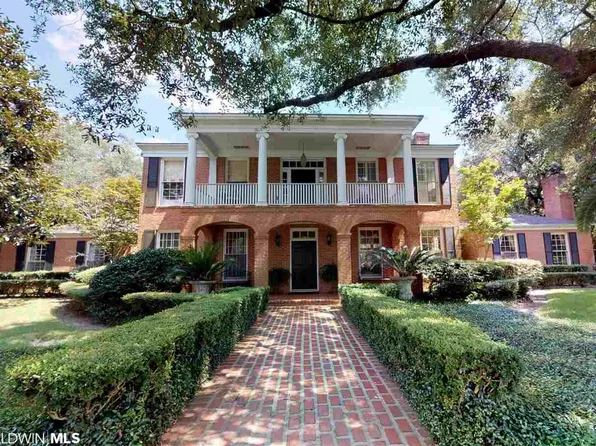 18096 Woodland Dr, Fairhope, AL 36532