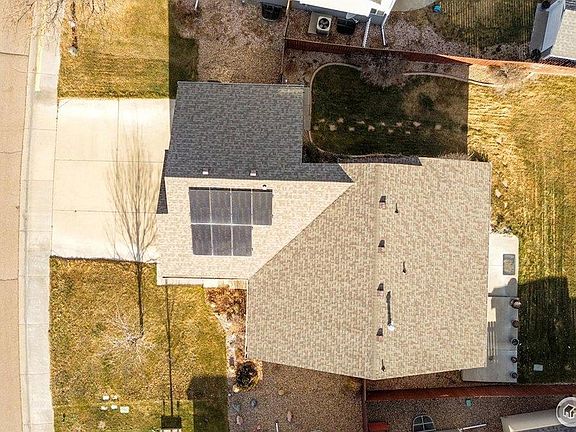 4th image of 334 Sunset Dr