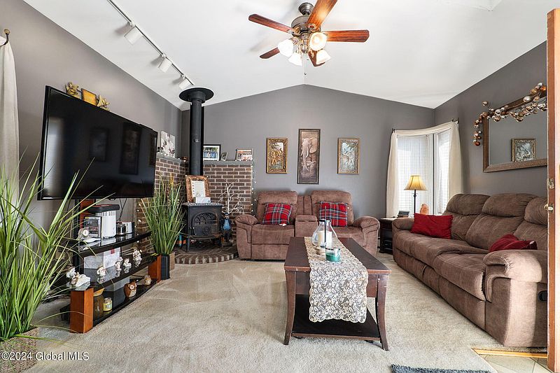 3rd image of 44 Braintree Street