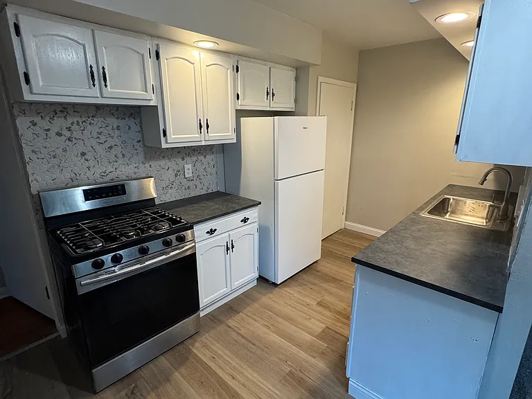 1620 W Hayes St — Photo 5